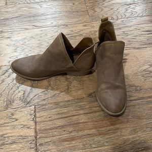 Universal thread booties